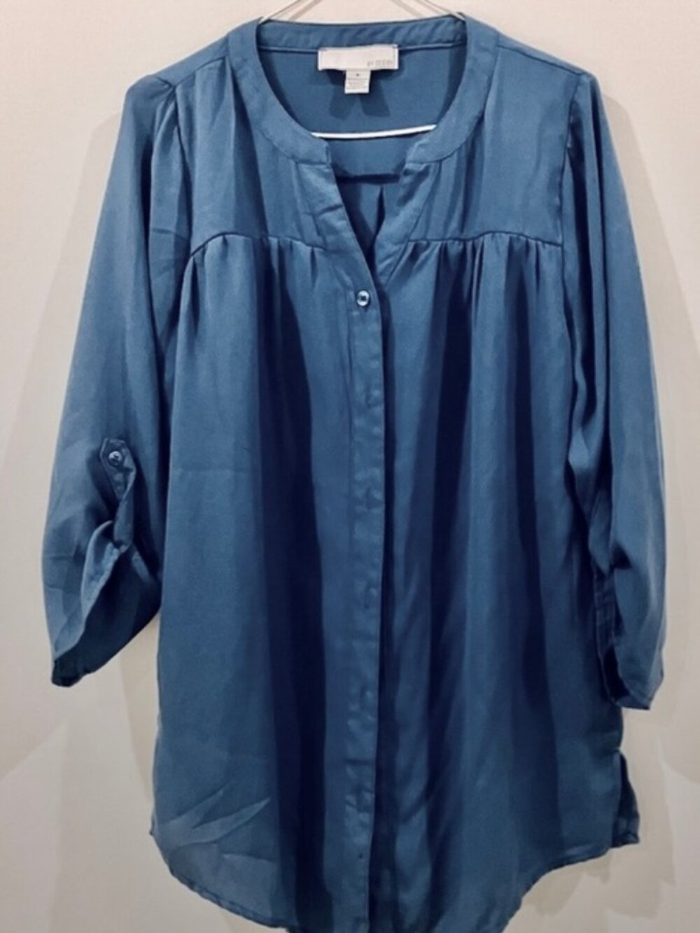By Design Women's Blue Roll-Tab Sleeve Button Front Blouse M